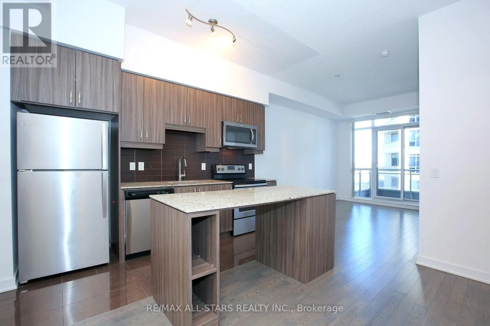SW 807 - 9191 YONGE STREET