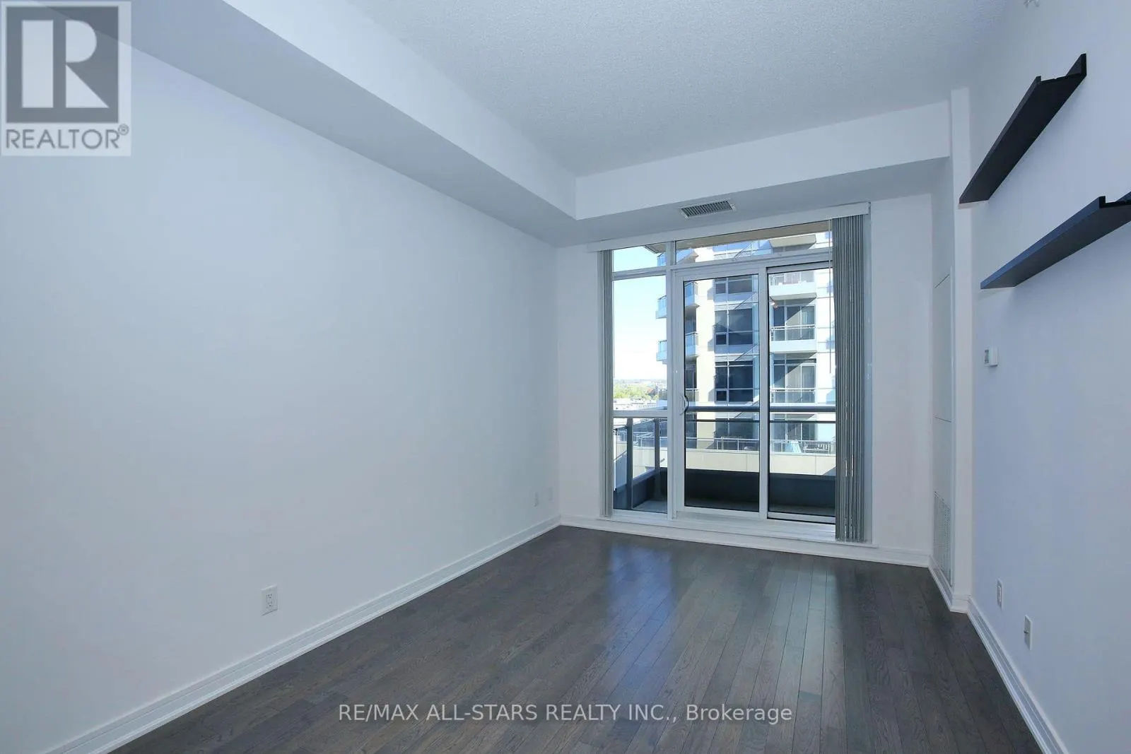 SW 807 - 9191 YONGE STREET