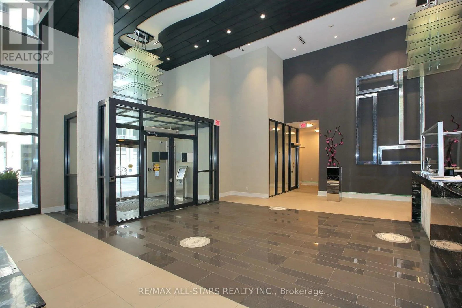 SW 807 - 9191 YONGE STREET