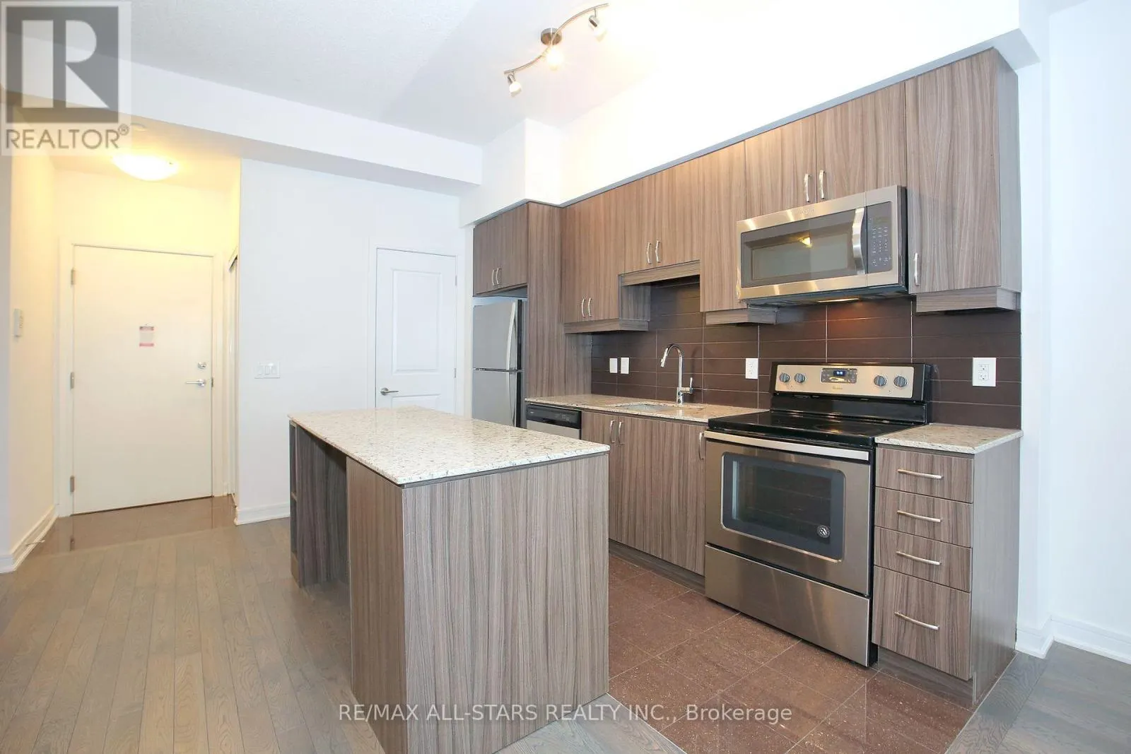 SW 807 - 9191 YONGE STREET