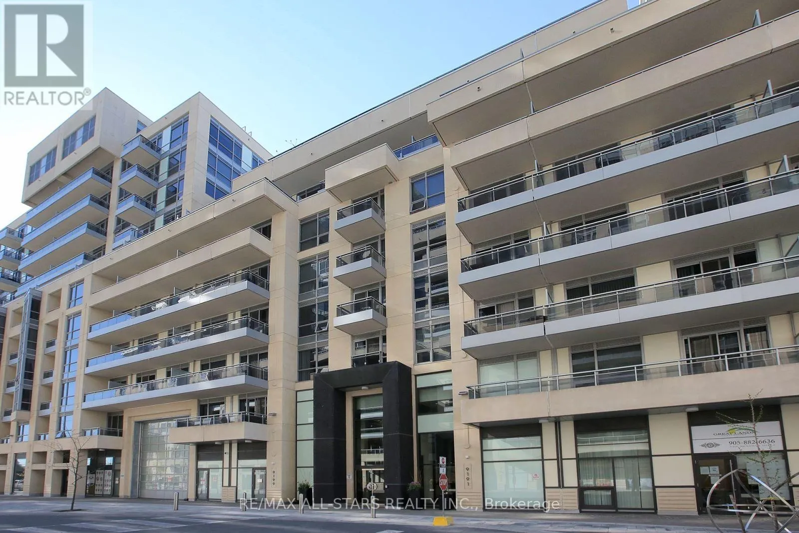 SW 807 - 9191 YONGE STREET