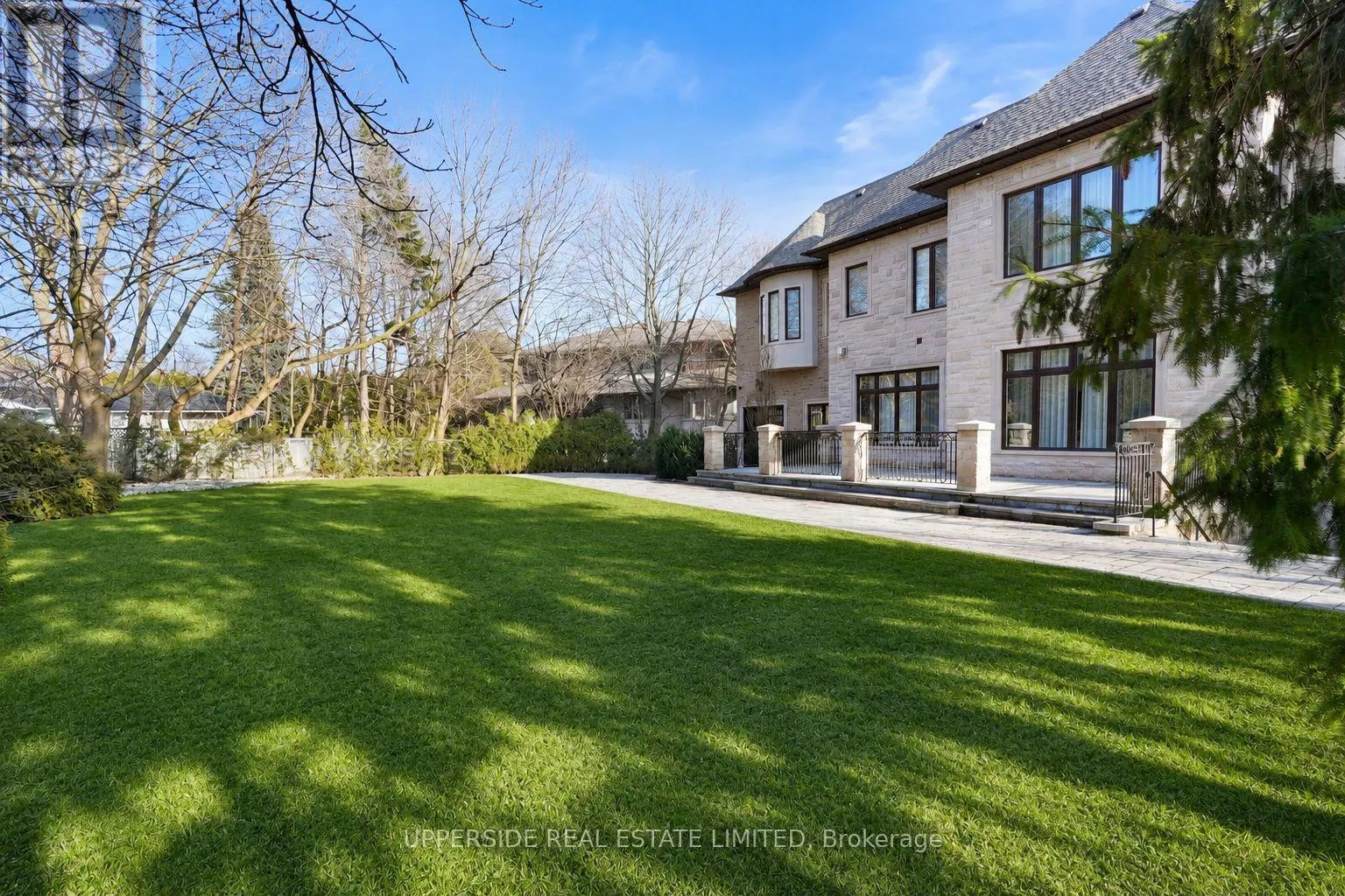 28 THORNRIDGE DRIVE