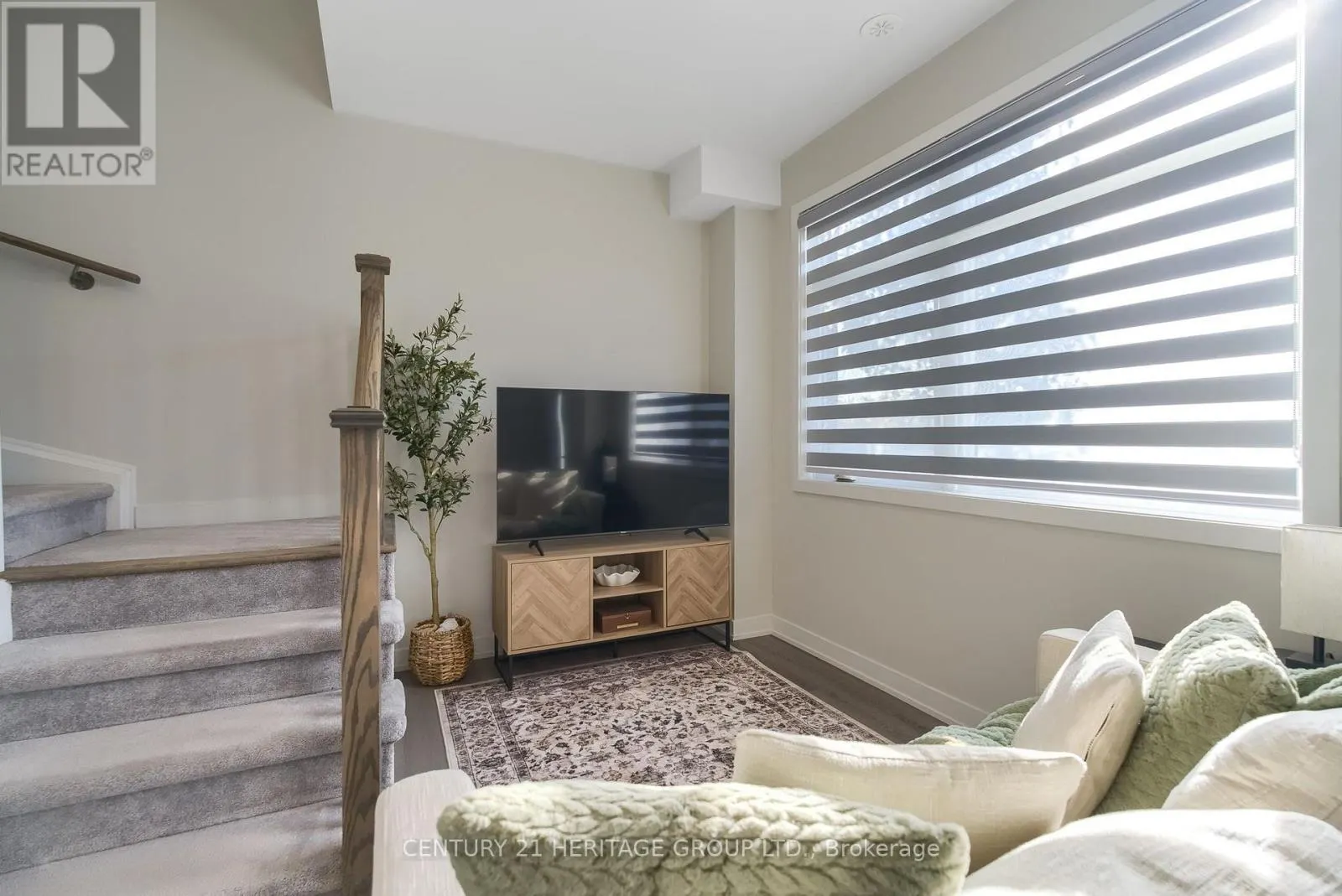 44 SAINTFIELD DRIVE