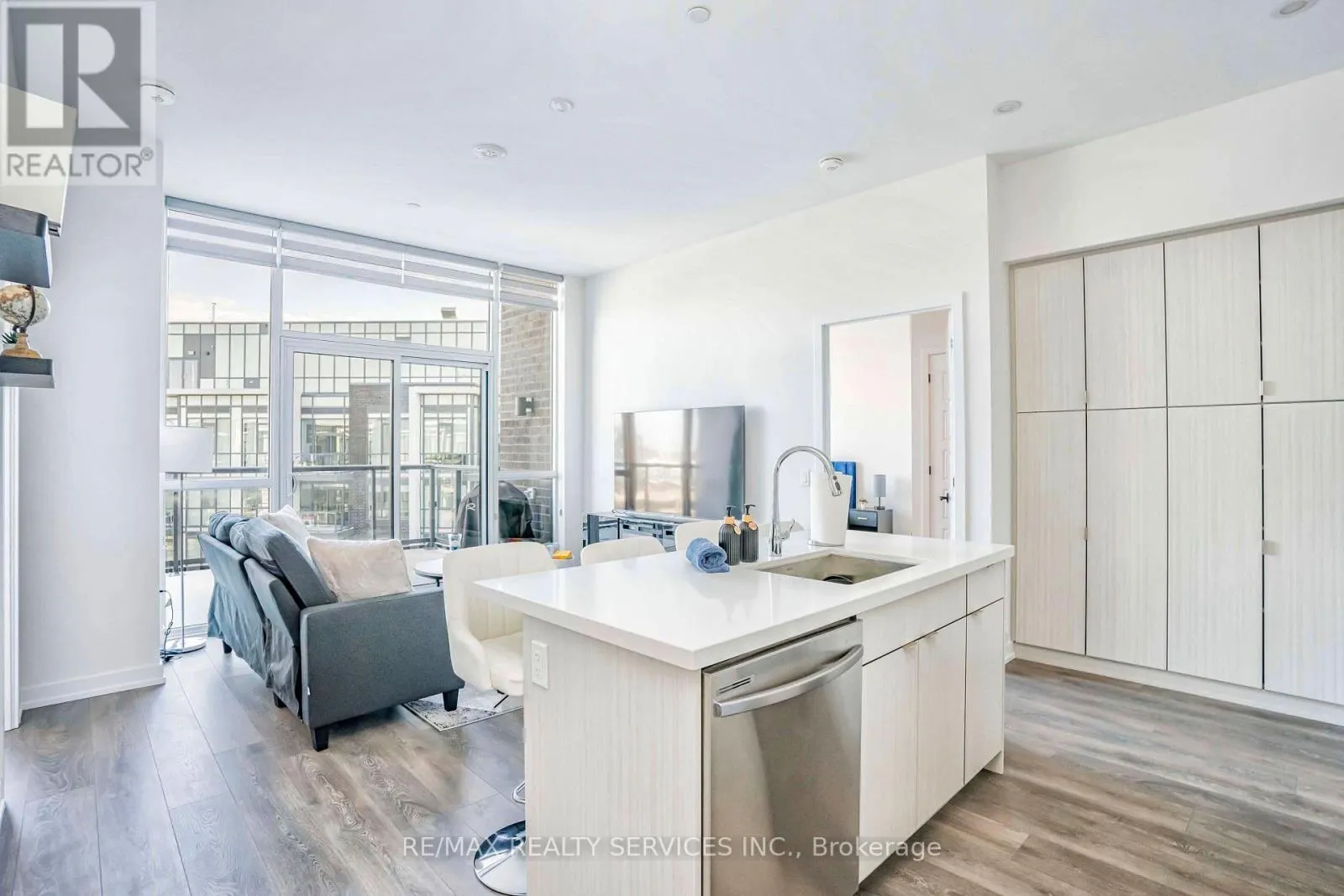 403 - 415 SEA RAY AVENUE