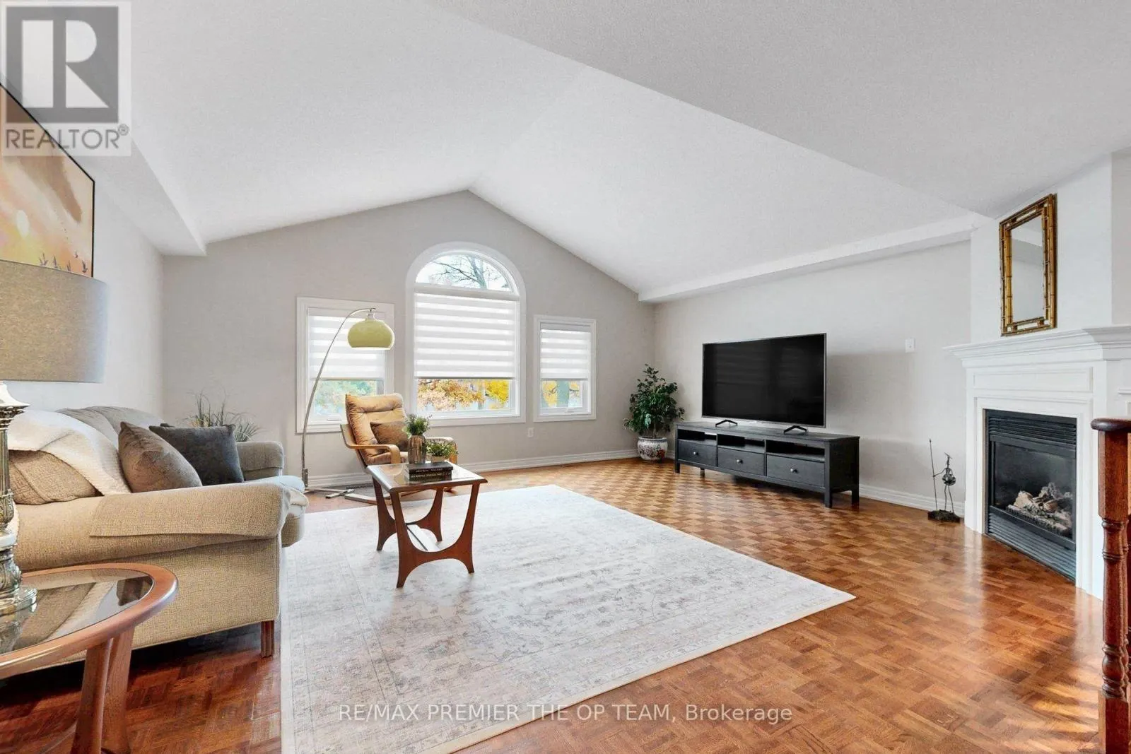 93 CACHET HILL CRESCENT