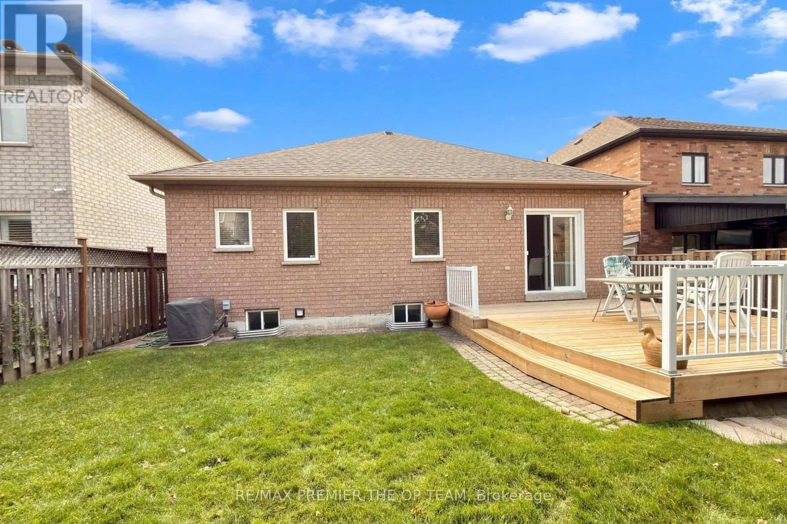 93 CACHET HILL CRESCENT