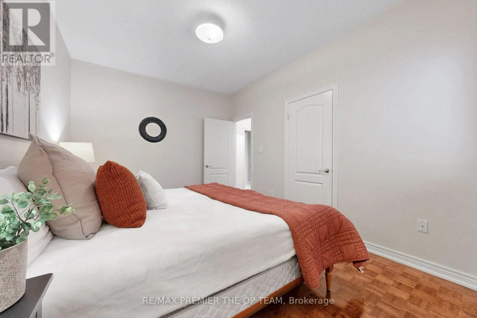93 CACHET HILL CRESCENT
