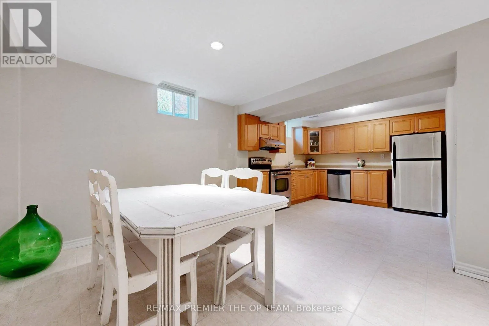 93 CACHET HILL CRESCENT