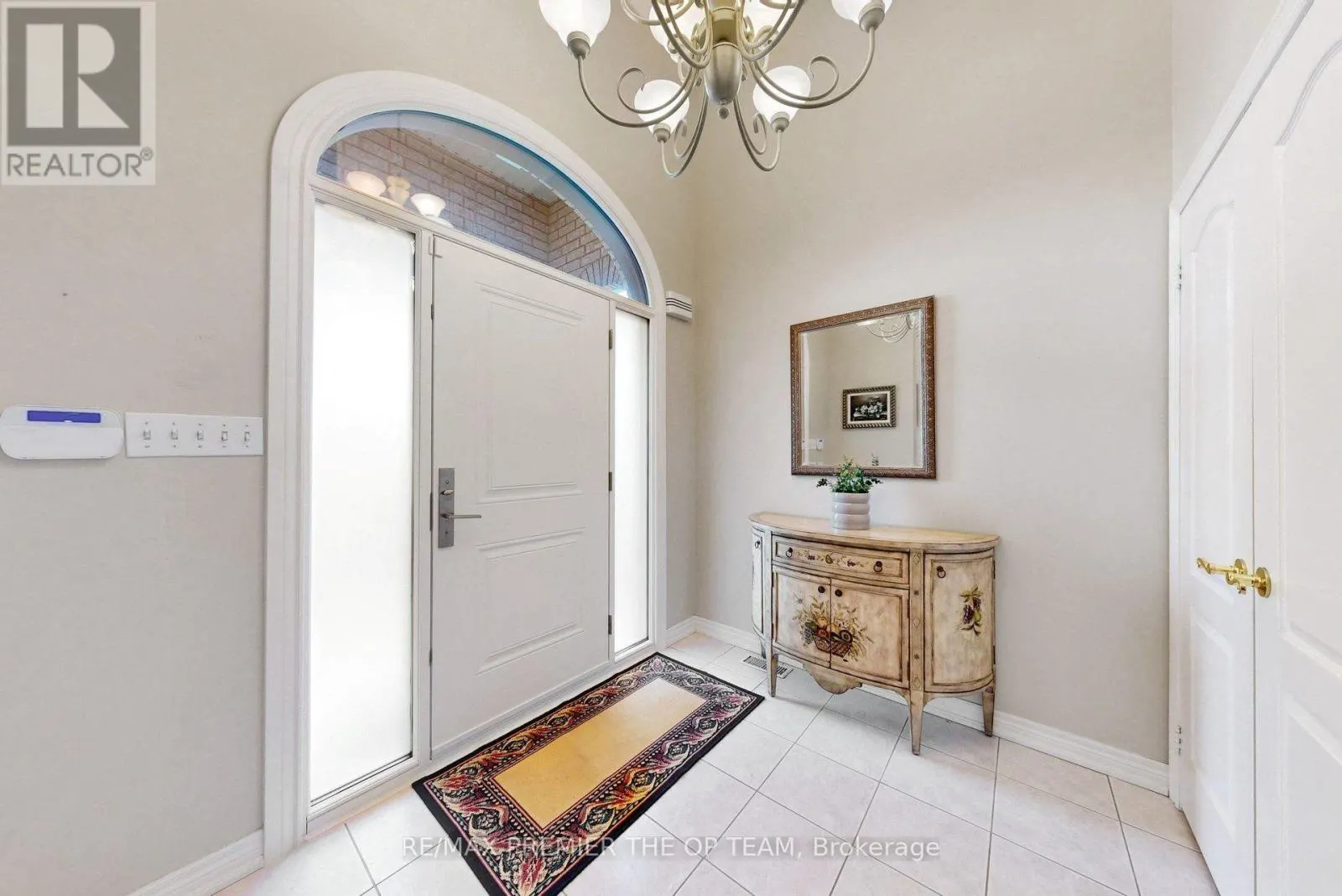 93 CACHET HILL CRESCENT