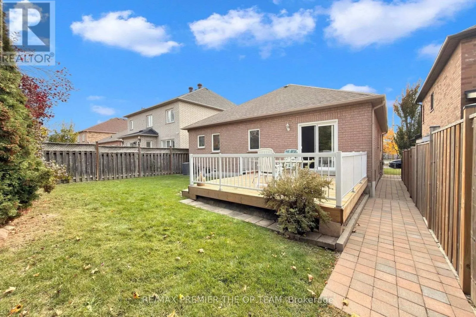 93 CACHET HILL CRESCENT