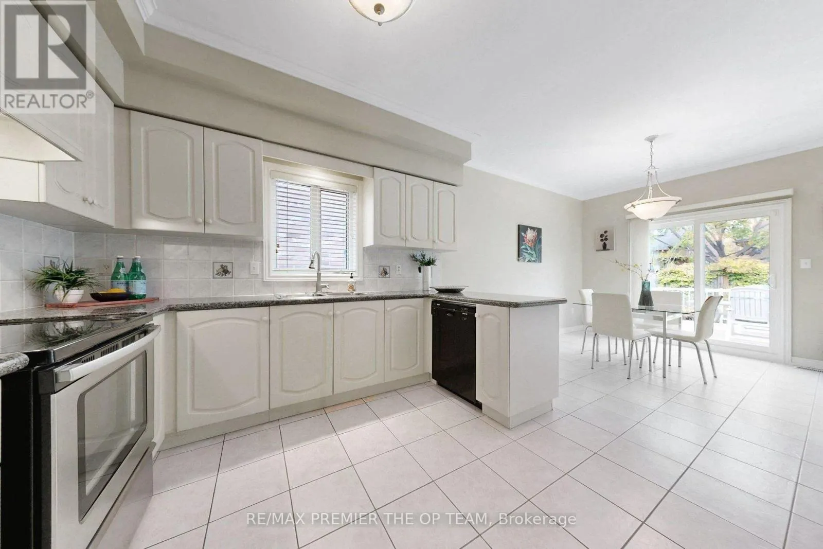 93 CACHET HILL CRESCENT