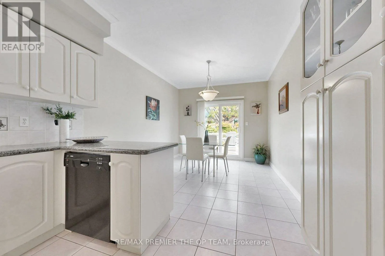 93 CACHET HILL CRESCENT