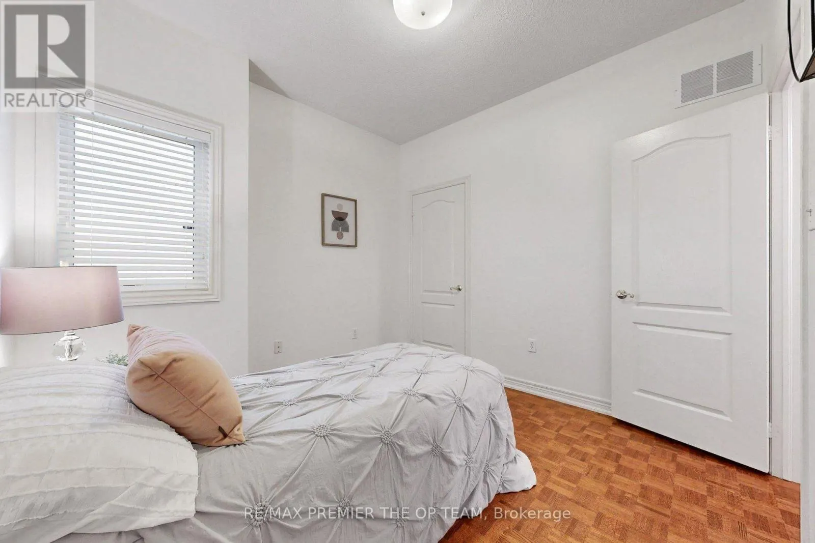 93 CACHET HILL CRESCENT