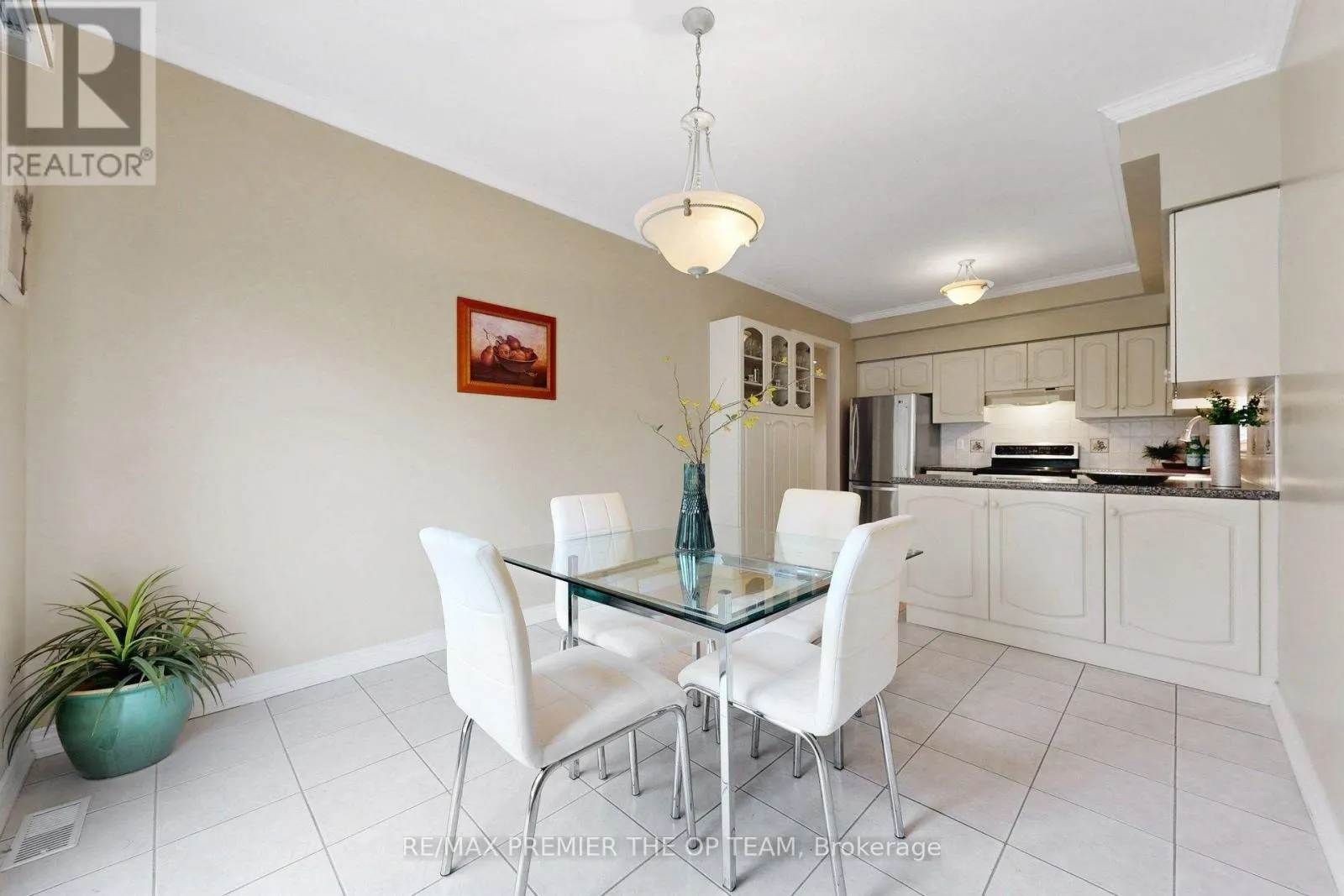 93 CACHET HILL CRESCENT