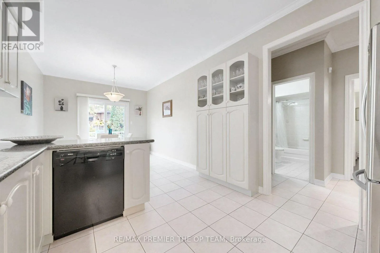93 CACHET HILL CRESCENT