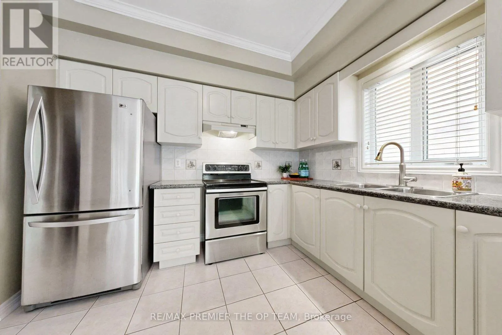 93 CACHET HILL CRESCENT