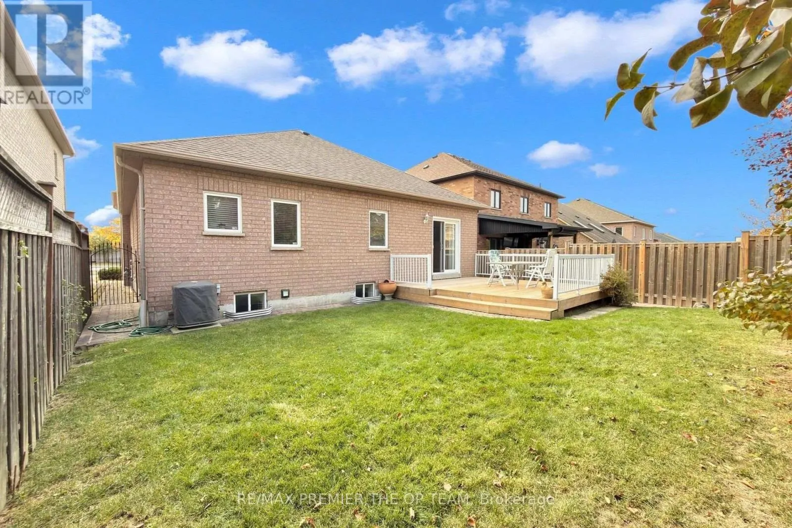 93 CACHET HILL CRESCENT