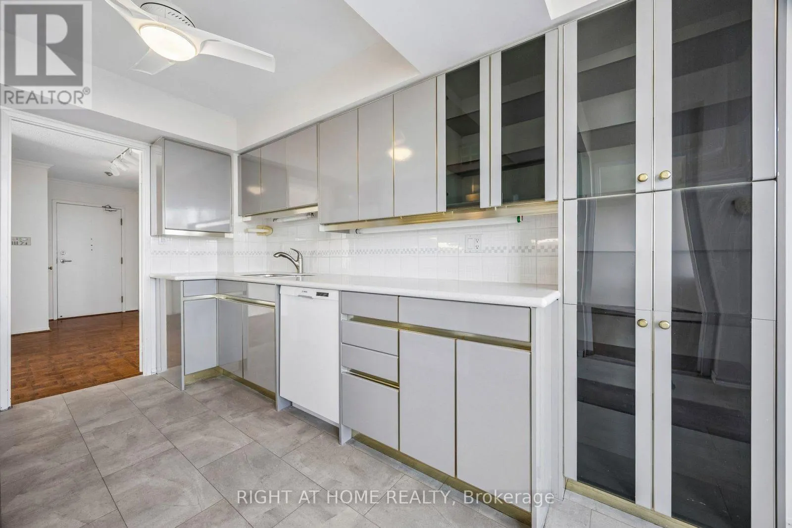 518 - 25 AUSTIN DRIVE