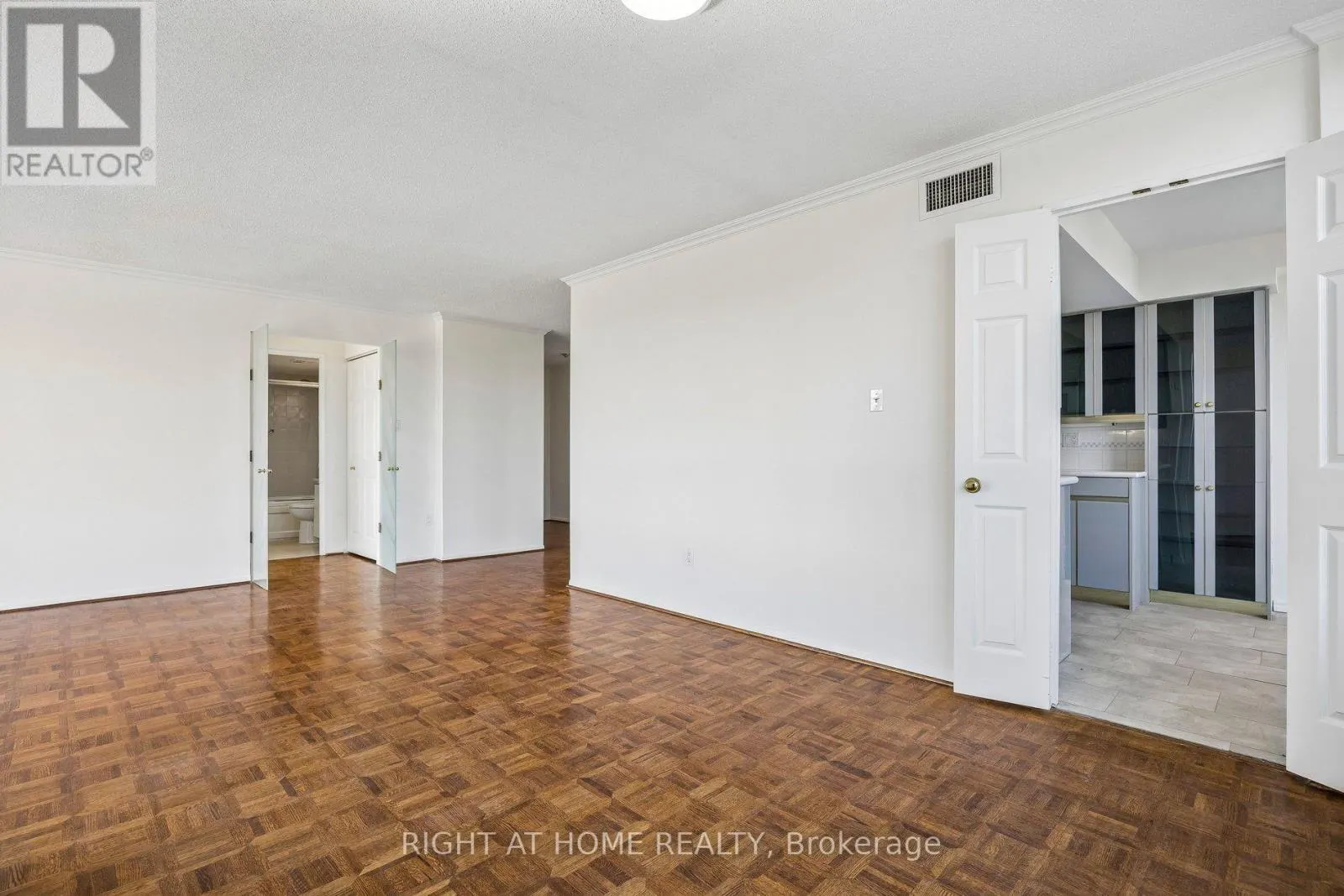 518 - 25 AUSTIN DRIVE