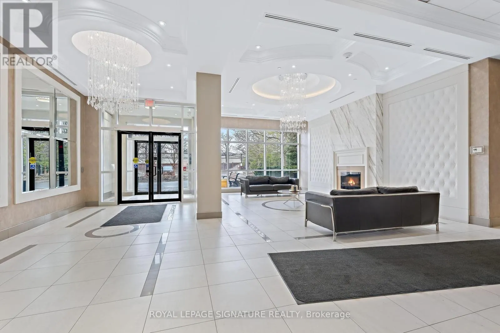 220 - 2396 MAJOR MACKENZIE DRIVE W