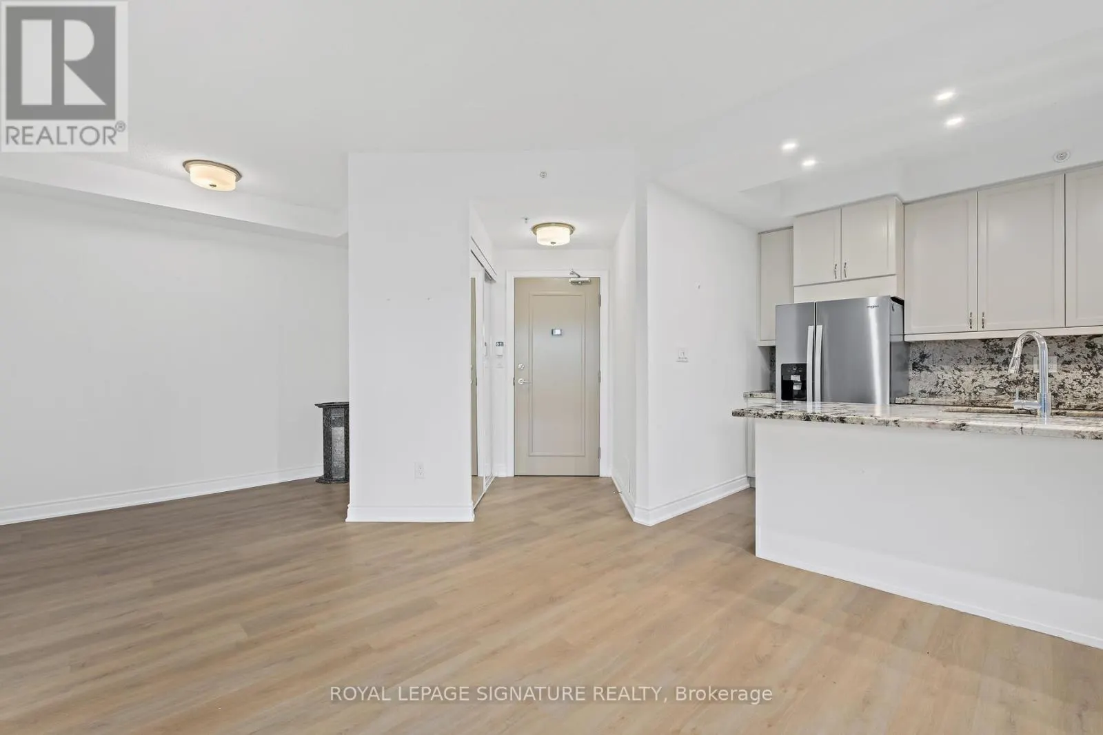 220 - 2396 MAJOR MACKENZIE DRIVE W