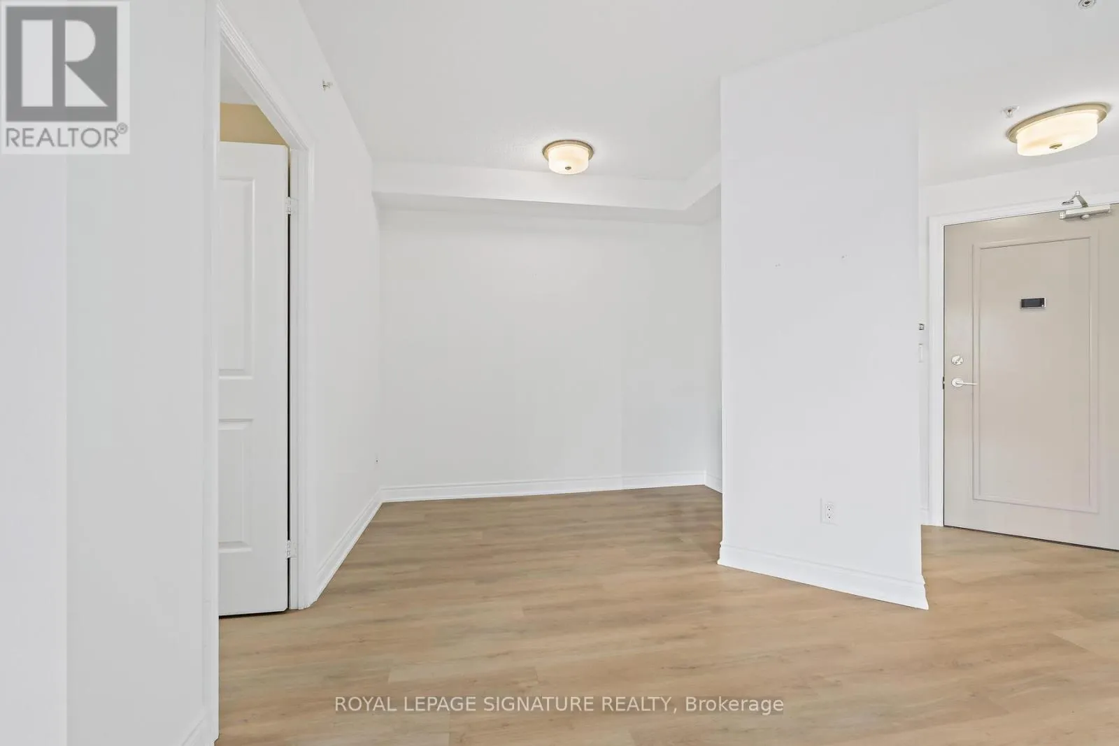 220 - 2396 MAJOR MACKENZIE DRIVE W