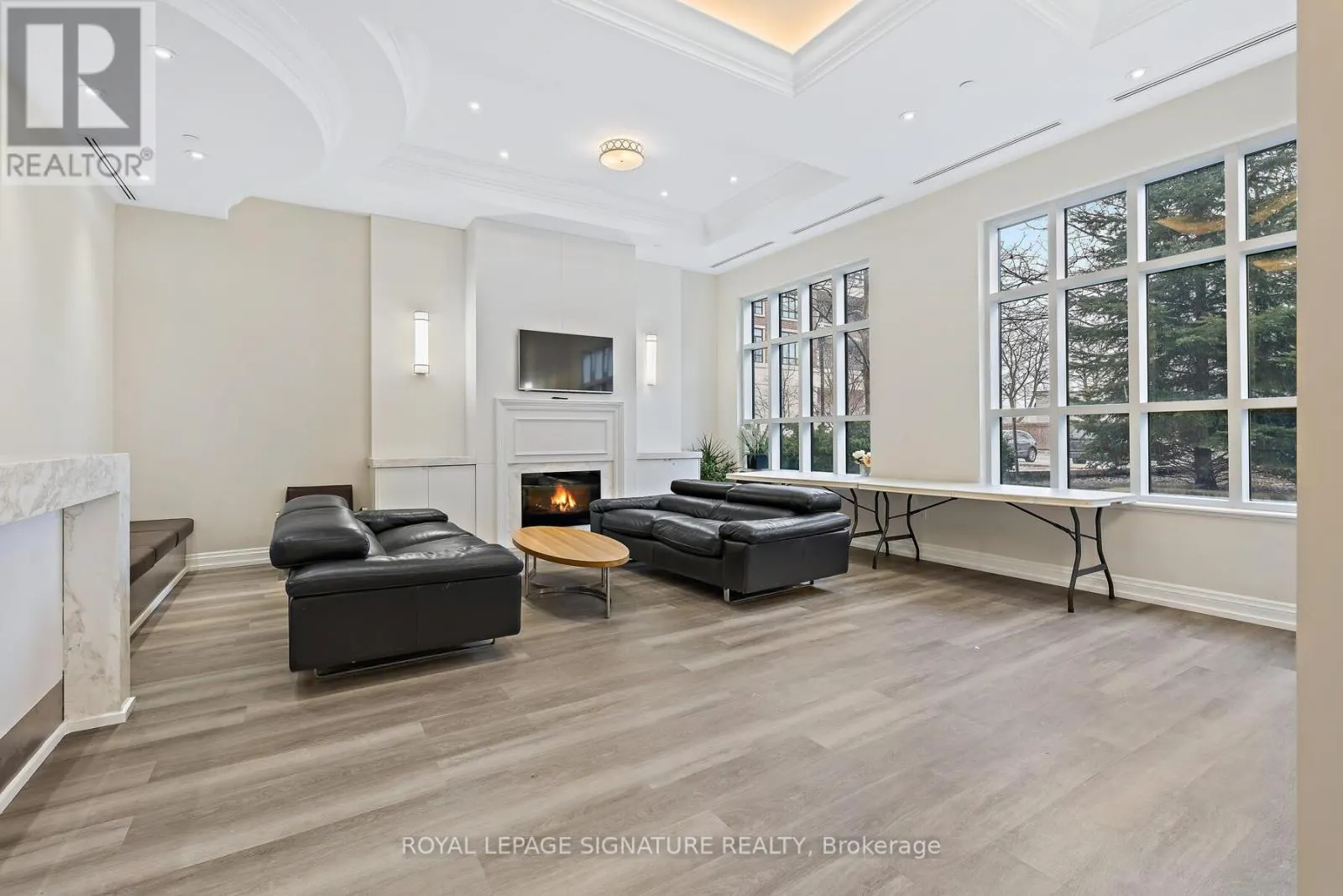 220 - 2396 MAJOR MACKENZIE DRIVE W