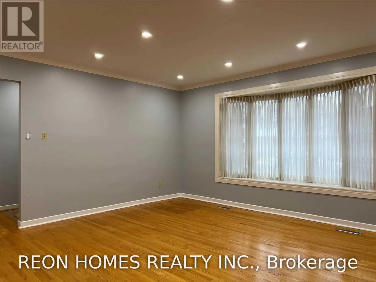 (MAIN) - 21 SENATOR REESORS DRIVE
