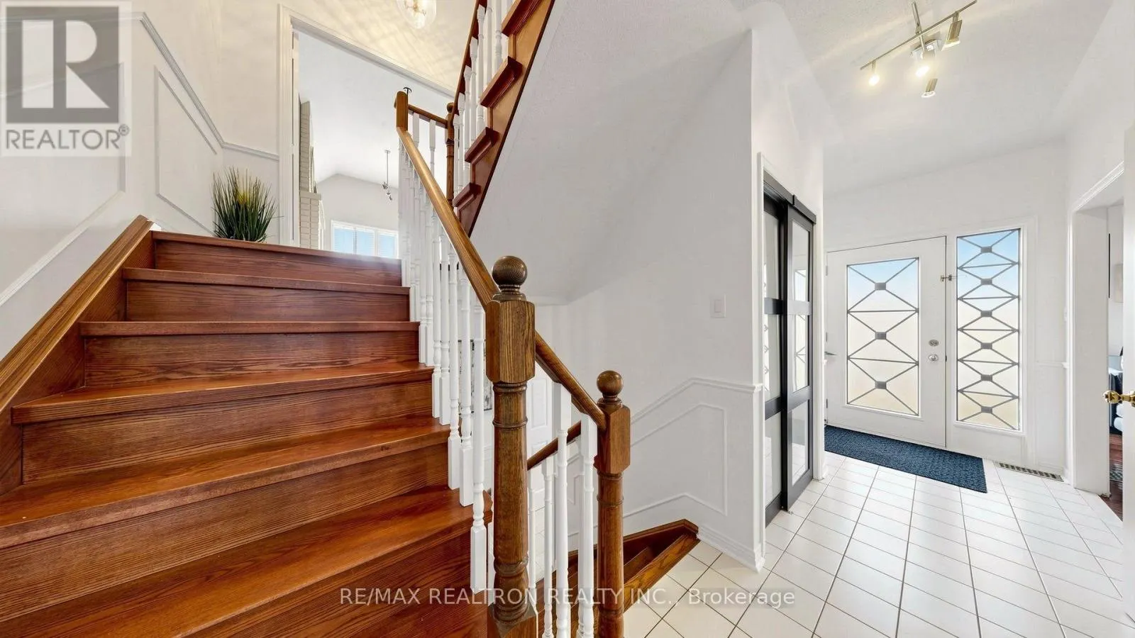 25 WATERBRIDGE LANE