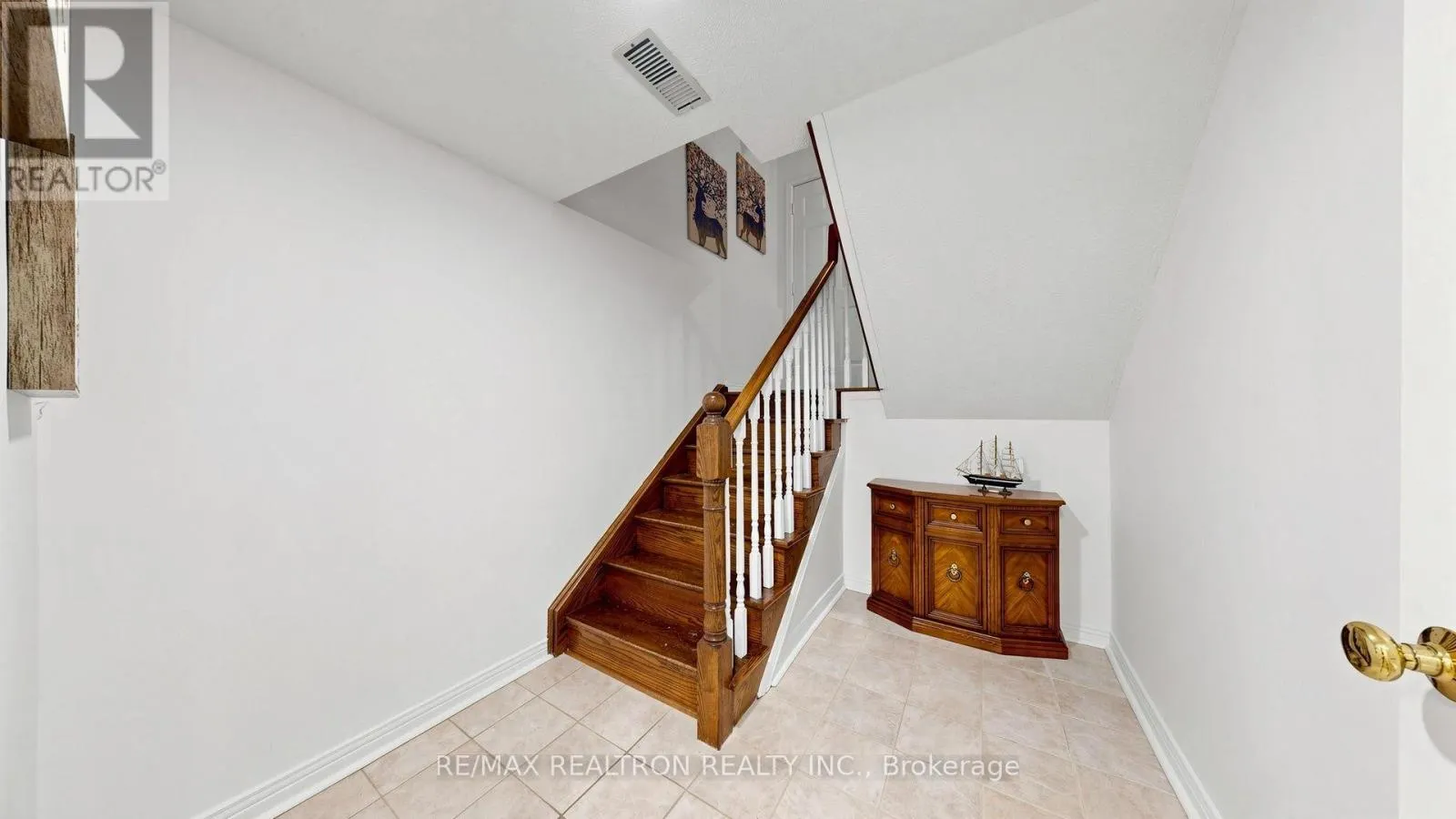 25 WATERBRIDGE LANE