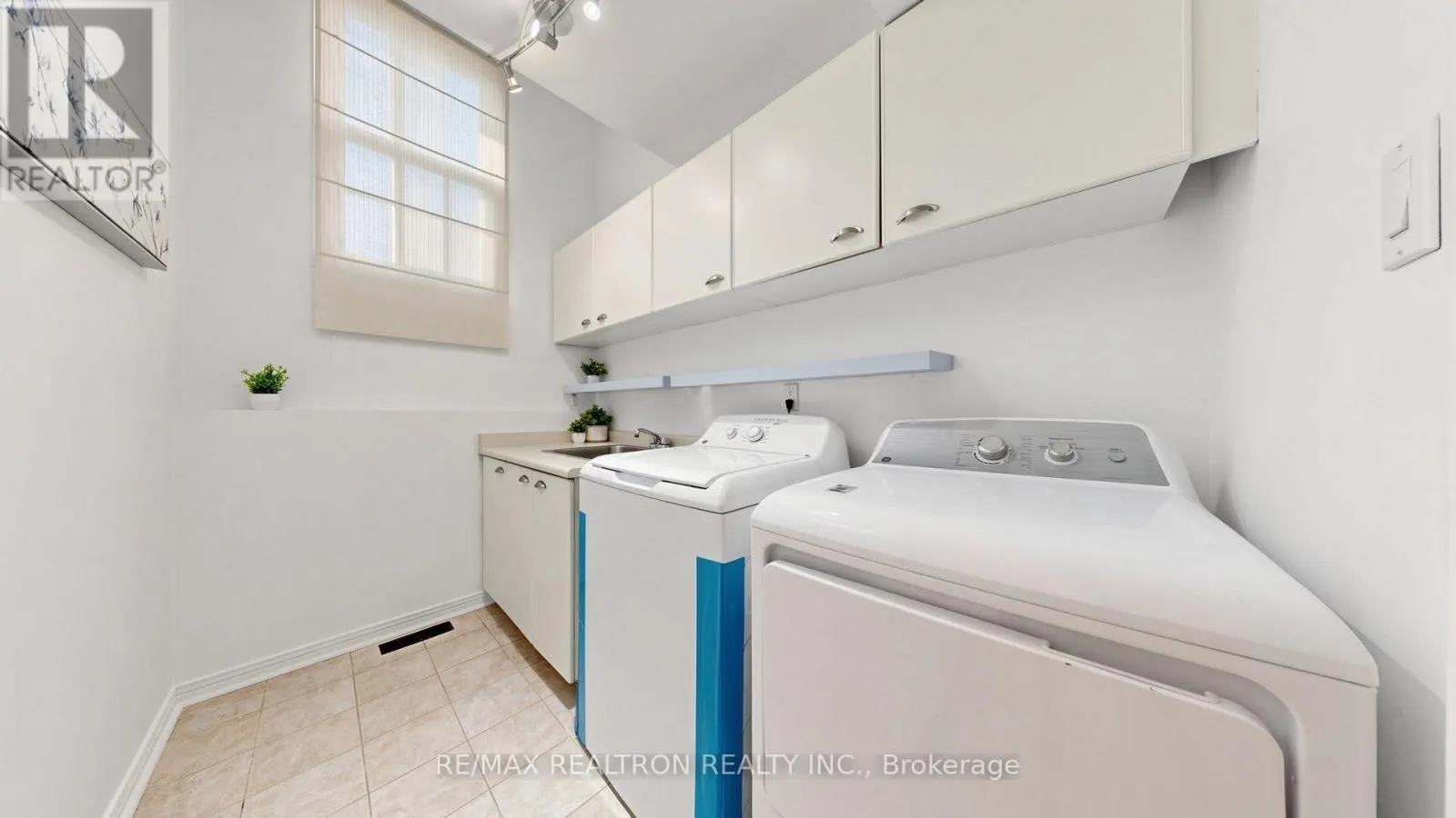 25 WATERBRIDGE LANE
