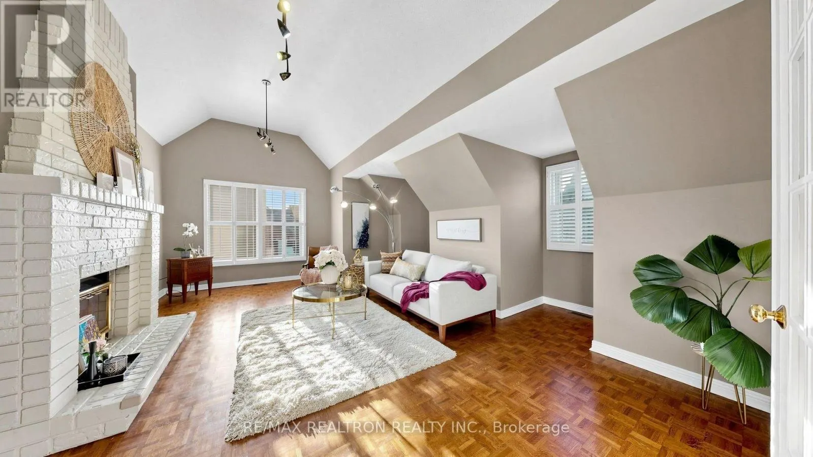 25 WATERBRIDGE LANE