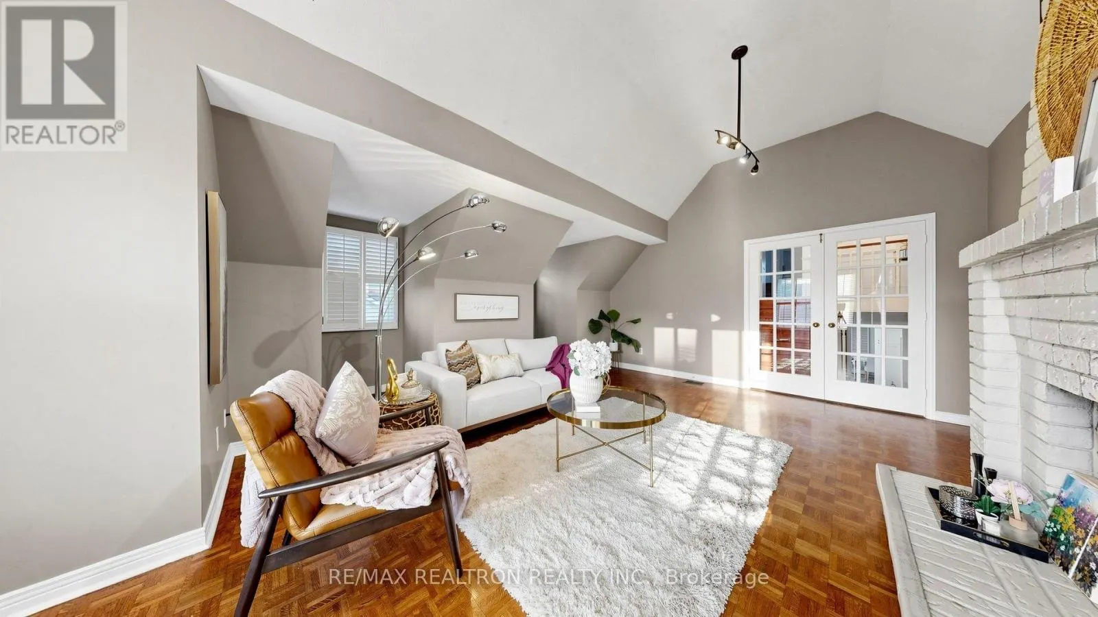 25 WATERBRIDGE LANE