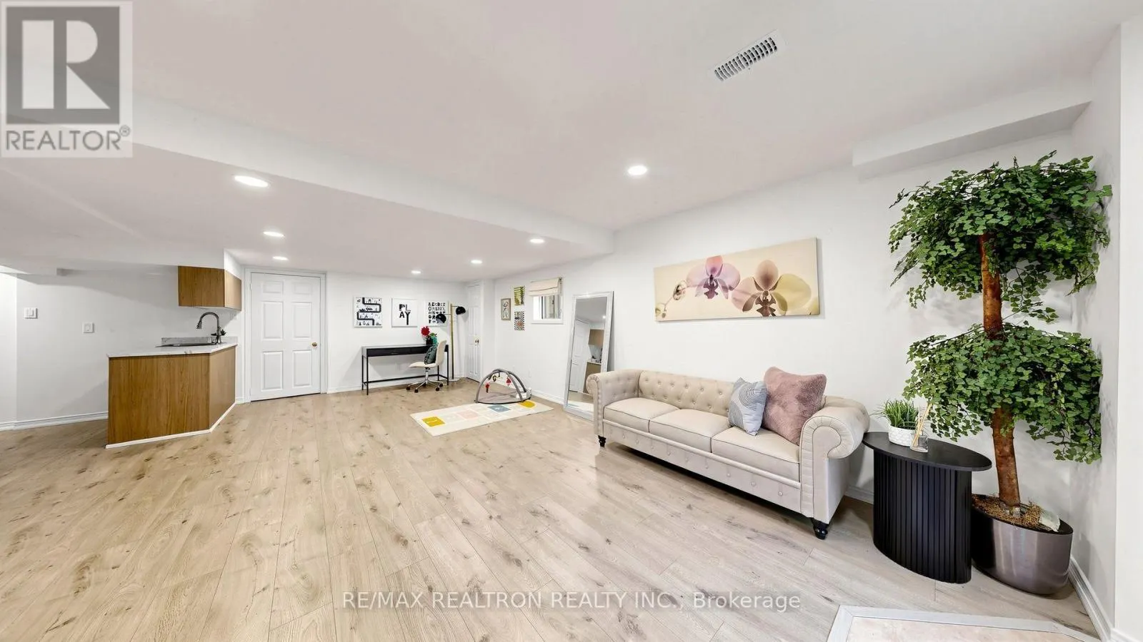 25 WATERBRIDGE LANE