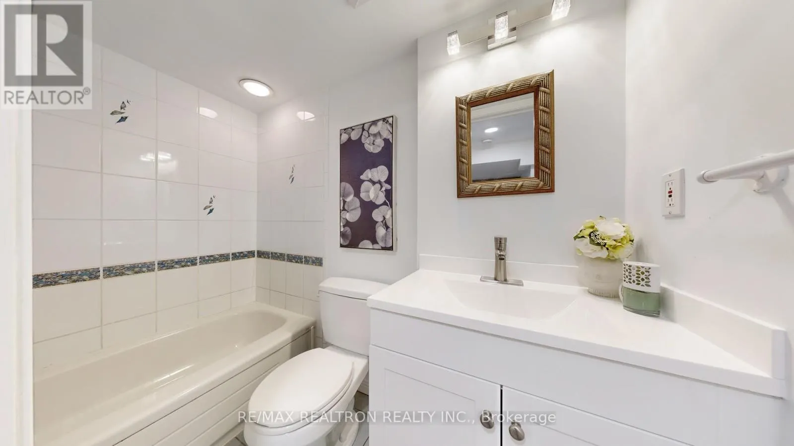 25 WATERBRIDGE LANE