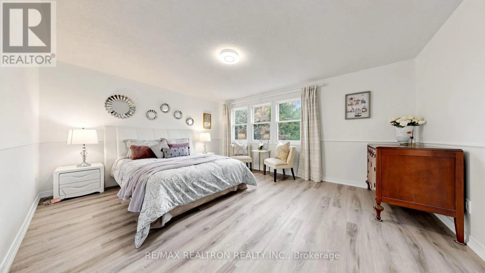 25 WATERBRIDGE LANE