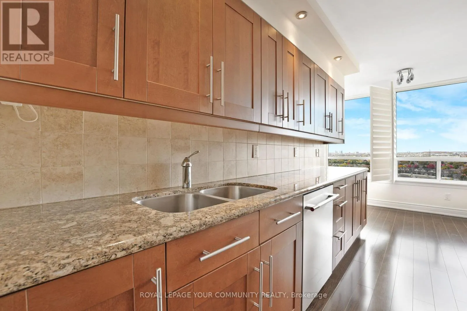 1508 - 120 PROMENADE CIRCLE
