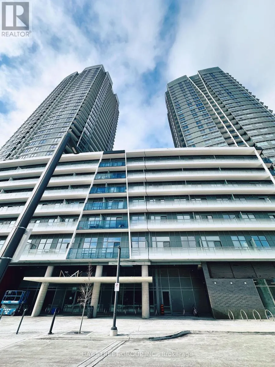 B3001 - 50 UPPER MALL WAY