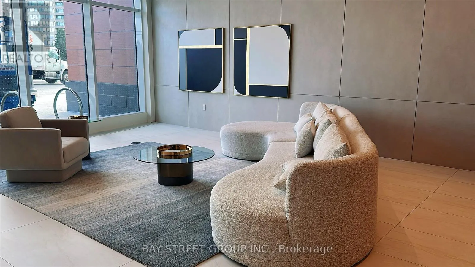 B3001 - 50 UPPER MALL WAY