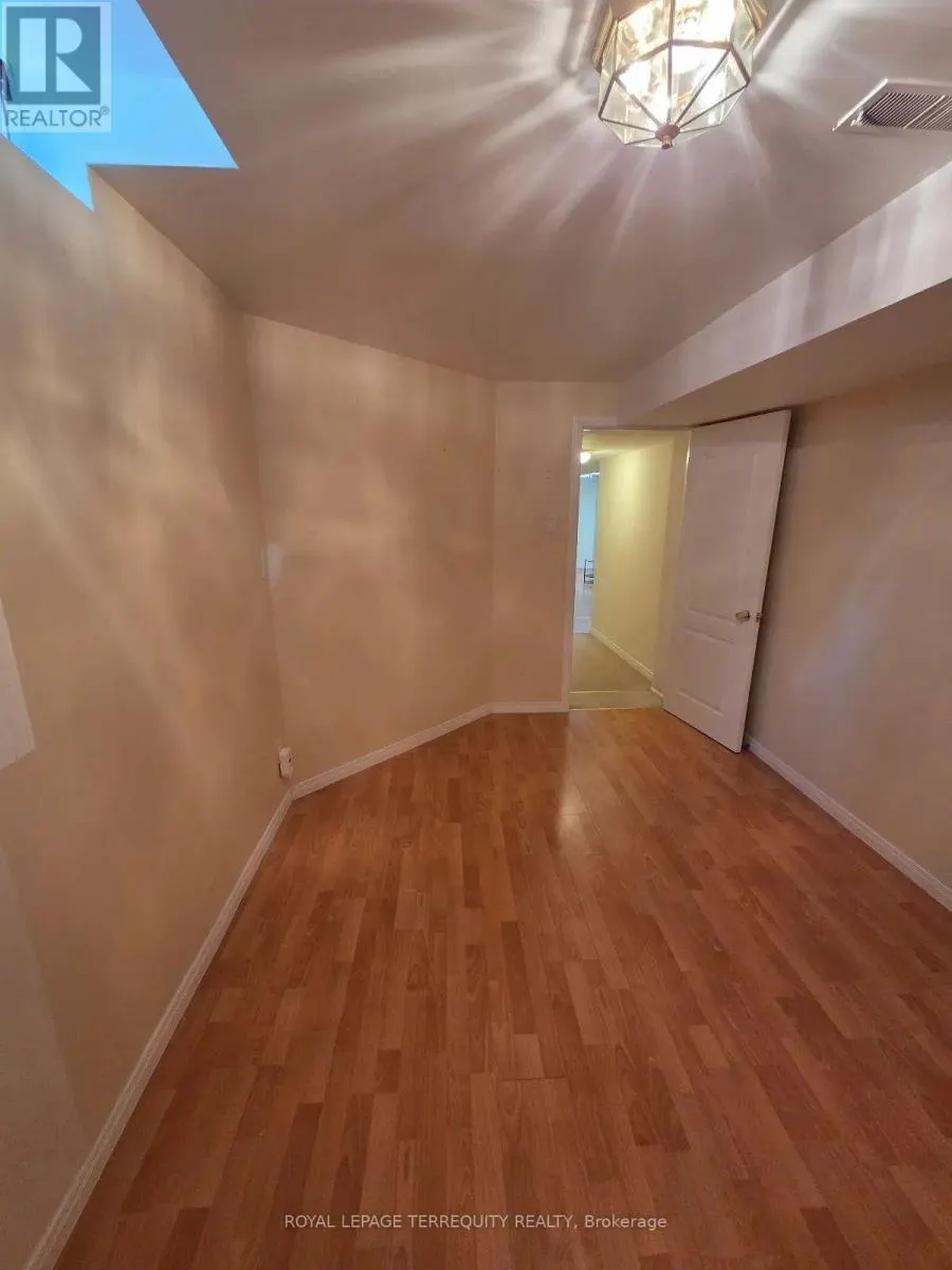BSMT - 16 ROYAL CHAPIN CRESCENT