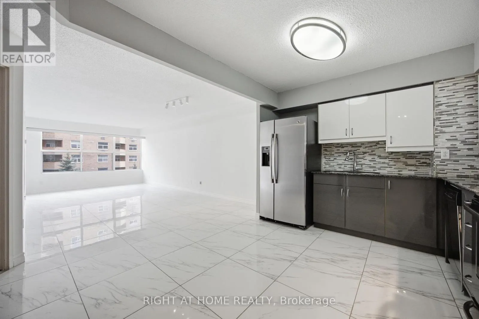 311 - 250 DAVIS DRIVE