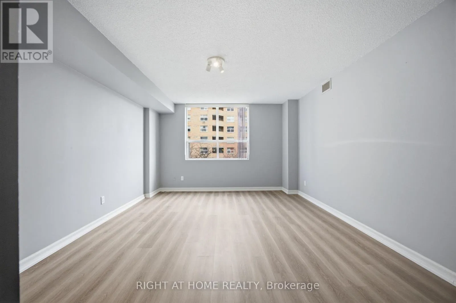 311 - 250 DAVIS DRIVE