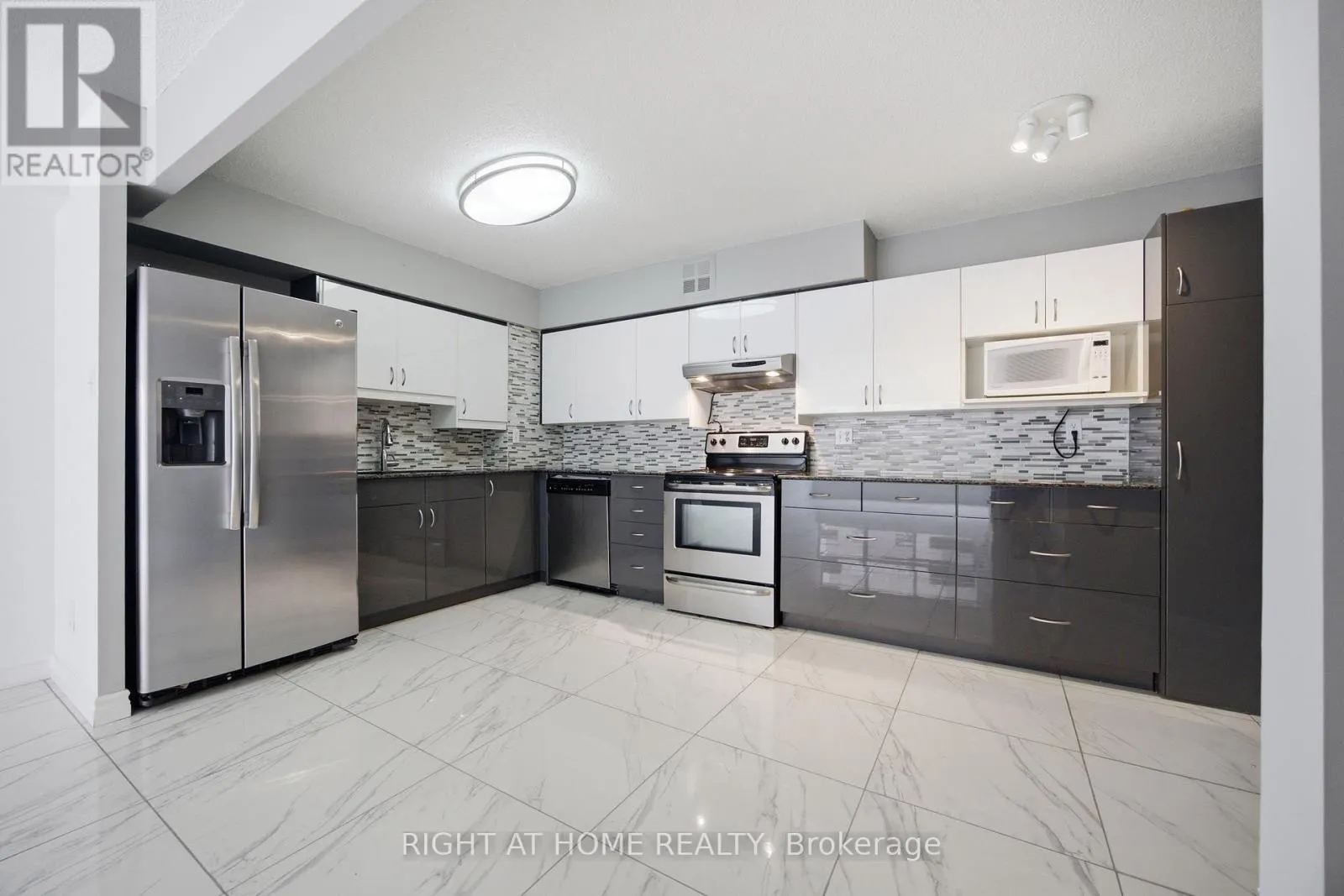 311 - 250 DAVIS DRIVE