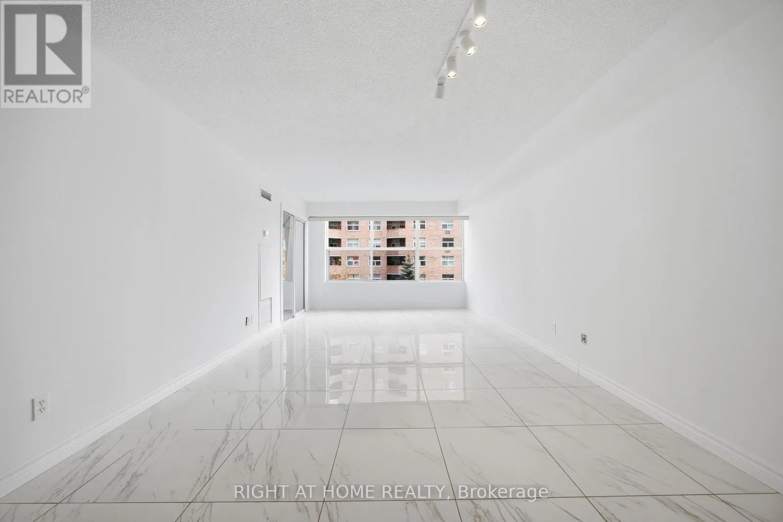 311 - 250 DAVIS DRIVE