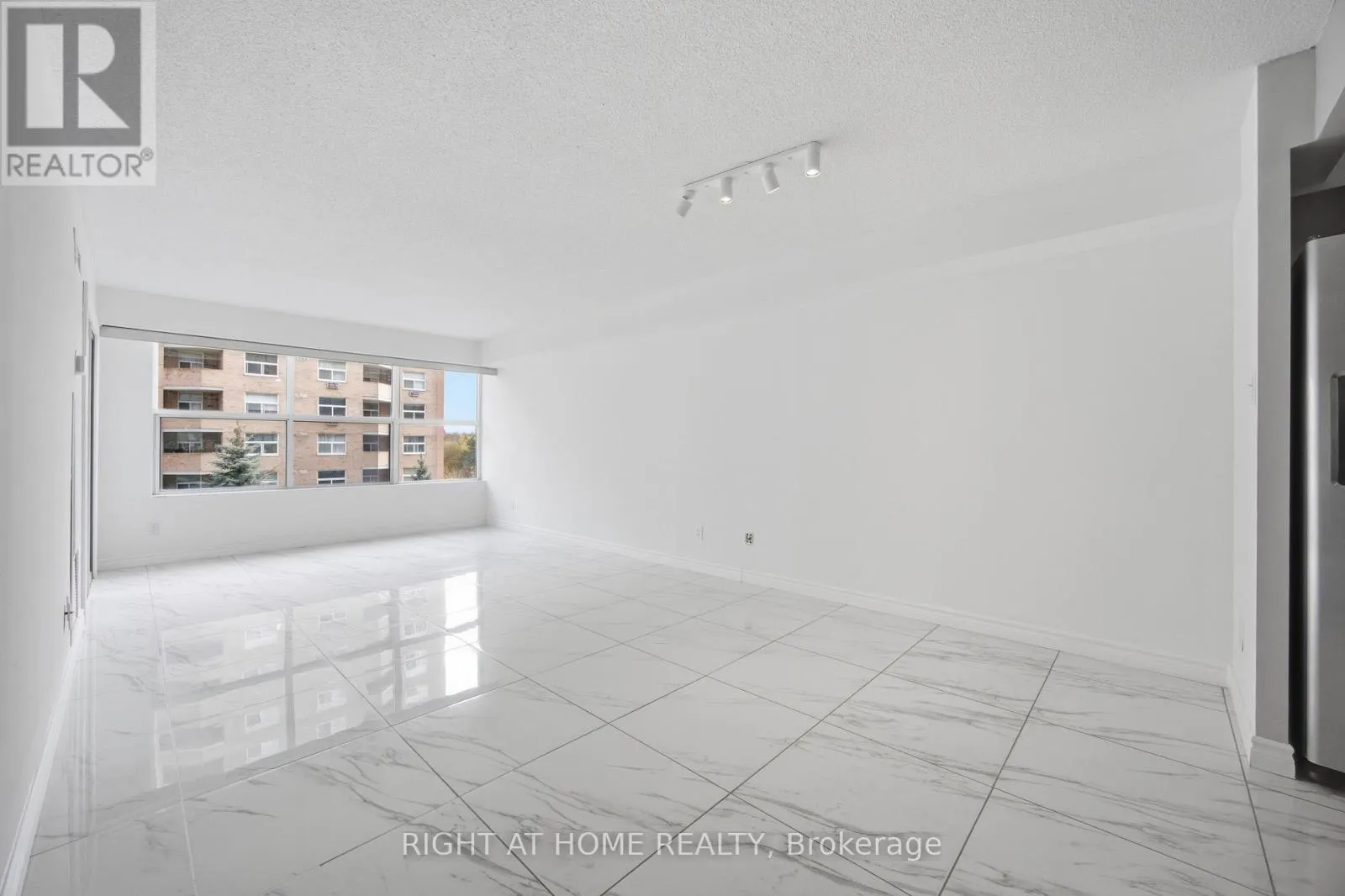 311 - 250 DAVIS DRIVE