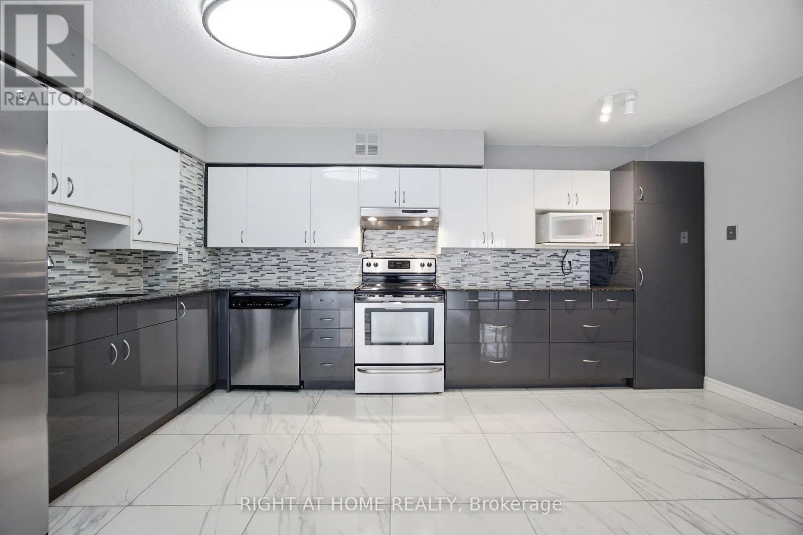 311 - 250 DAVIS DRIVE