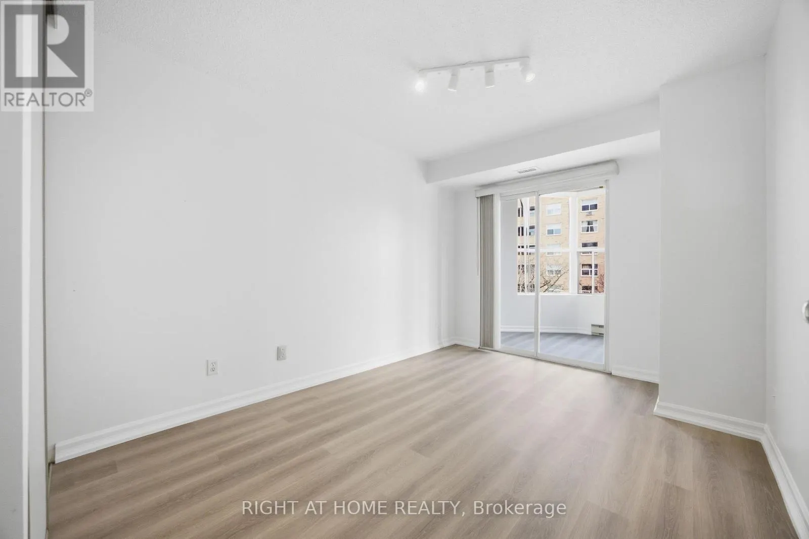 311 - 250 DAVIS DRIVE