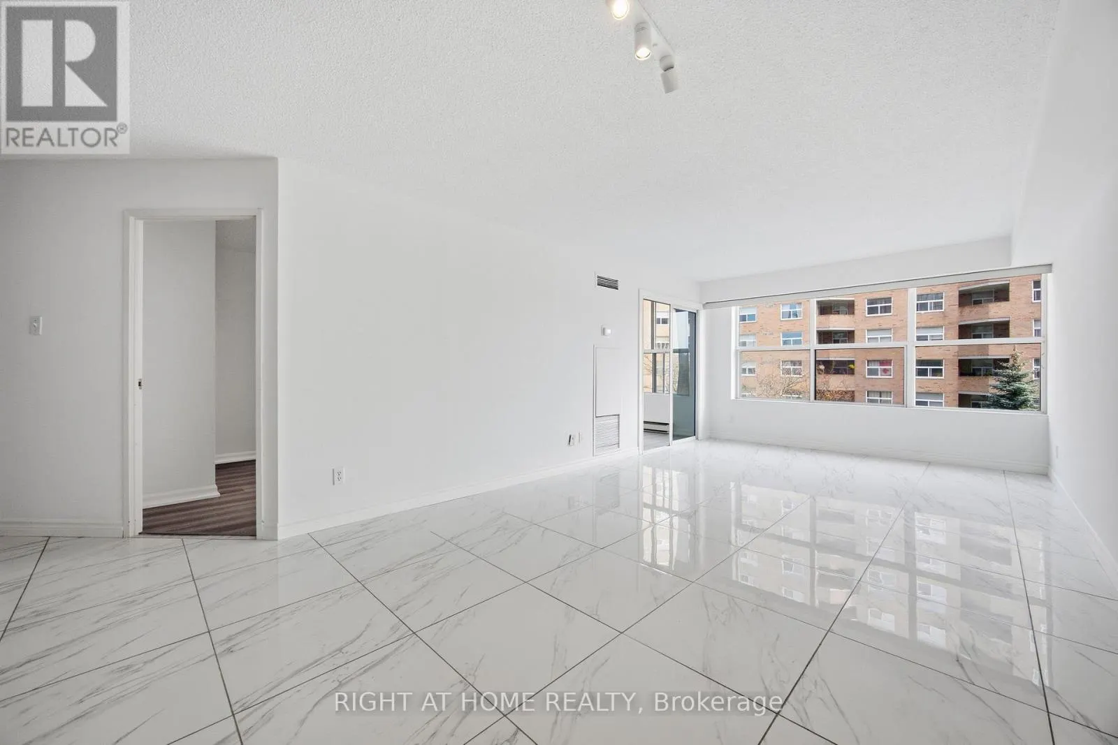 311 - 250 DAVIS DRIVE