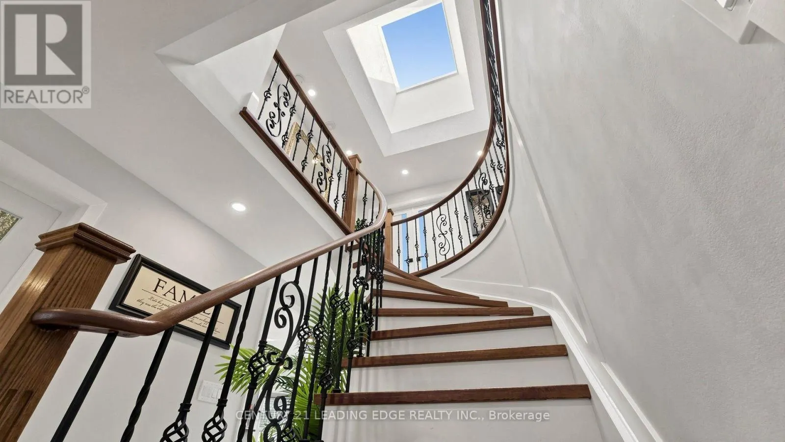 11 LEHMAN CRESCENT