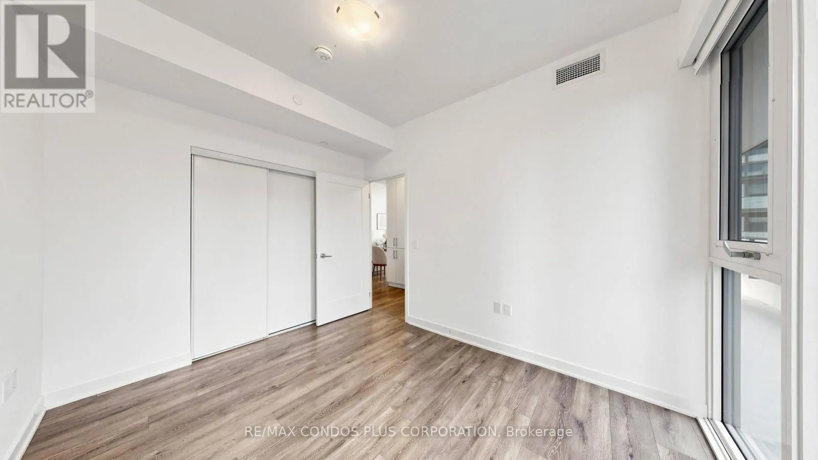 503 - 105 ONEIDA CRESCENT